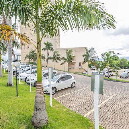 Hotel Inter Cuiaba Kültér fotó Parking lot at the airport