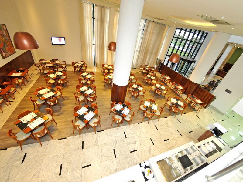 Hotel Inter Cuiaba Kültér fotó The restaurant