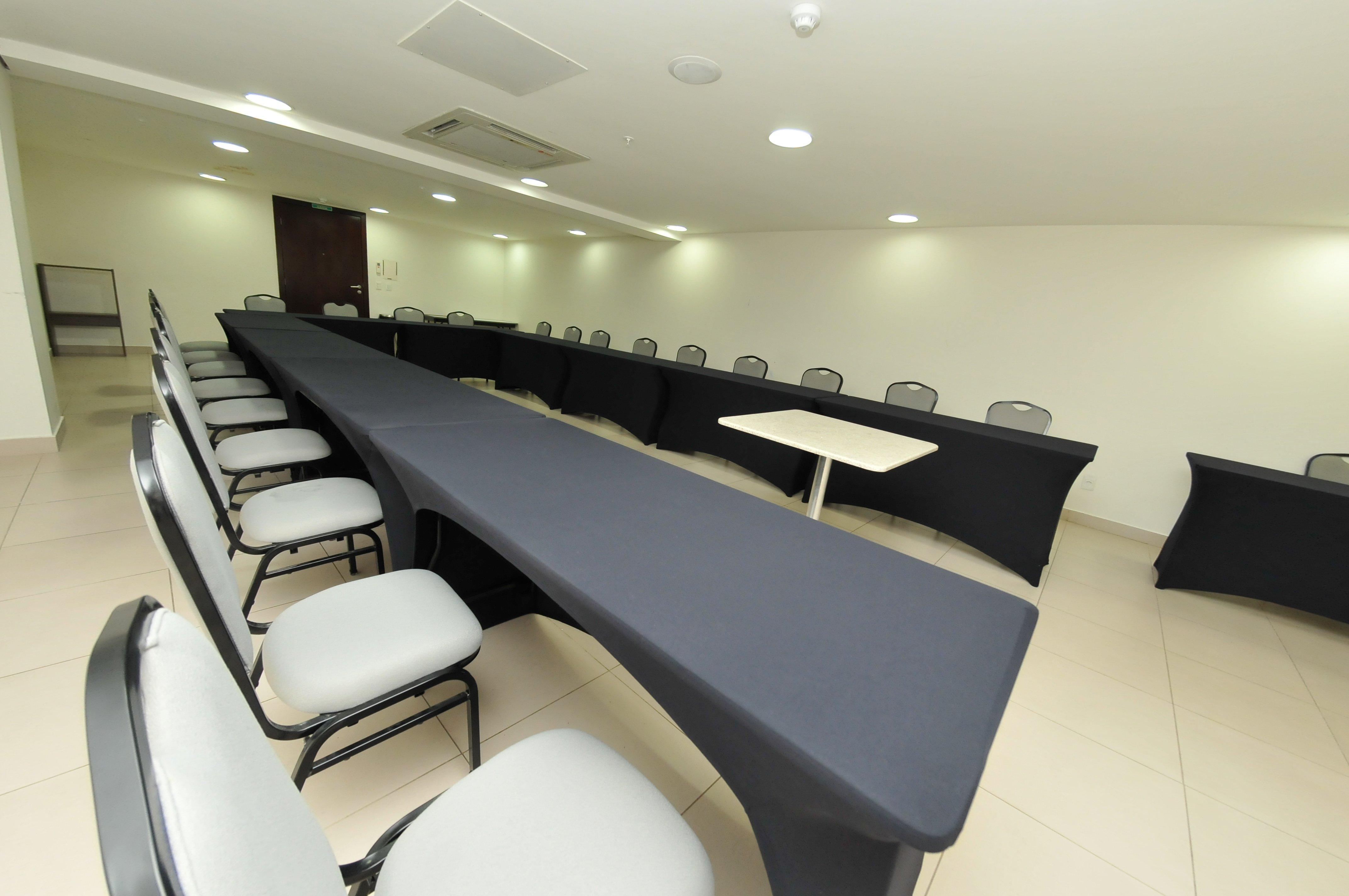 Hotel Inter Cuiaba Kültér fotó A conference room at the National Museum of the Royal Navy