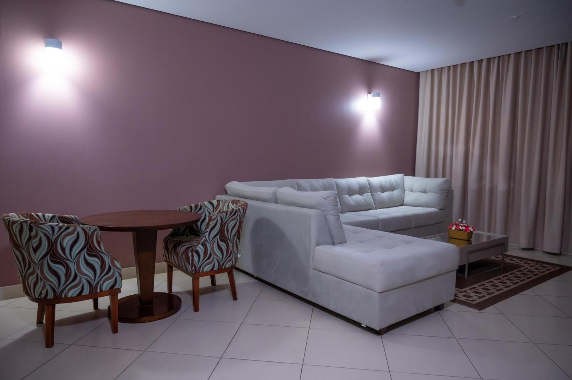 Hotel Inter Cuiaba Kültér fotó A living room