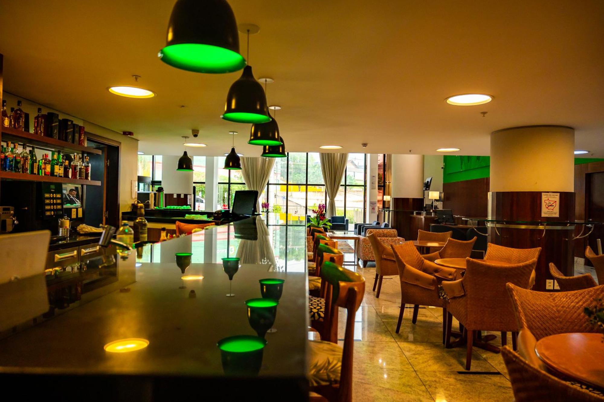 Hotel Inter Cuiaba Kültér fotó The bar at the hotel
