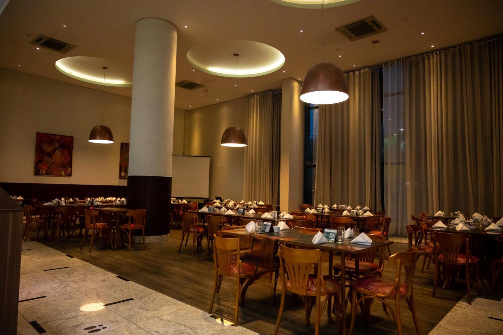 Hotel Inter Cuiaba Kültér fotó The restaurant