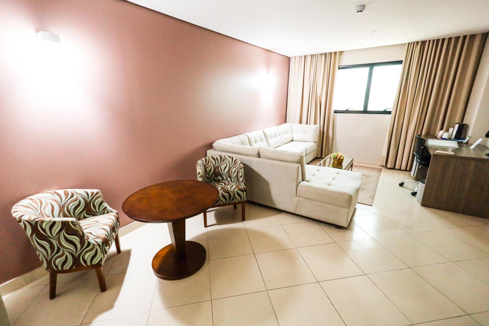 Hotel Inter Cuiaba Kültér fotó A living room