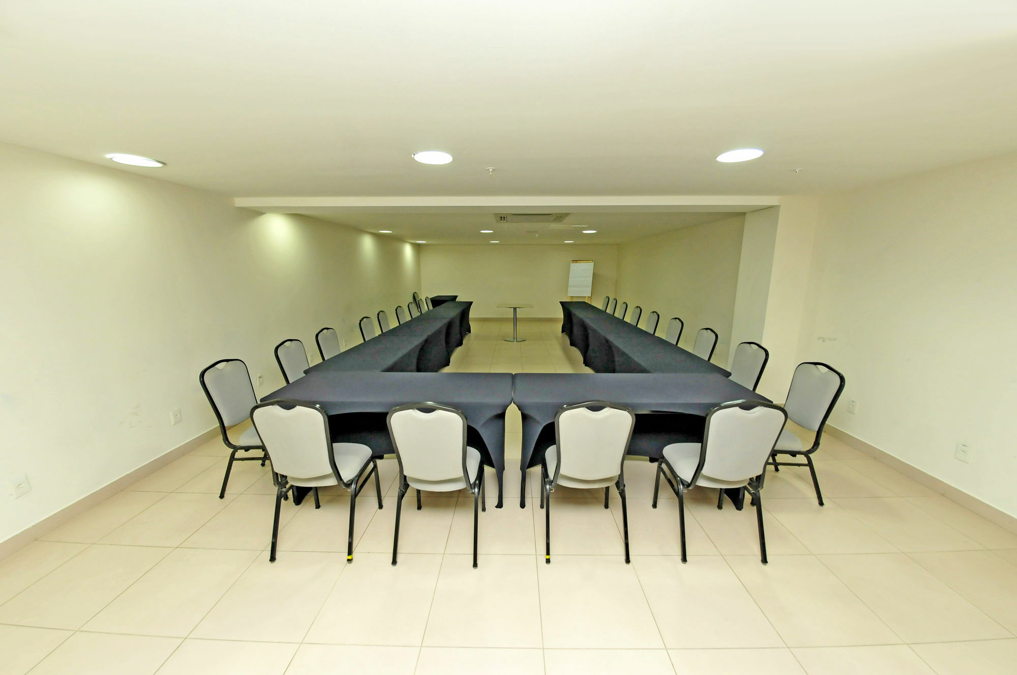 Hotel Inter Cuiaba Kültér fotó A meeting room