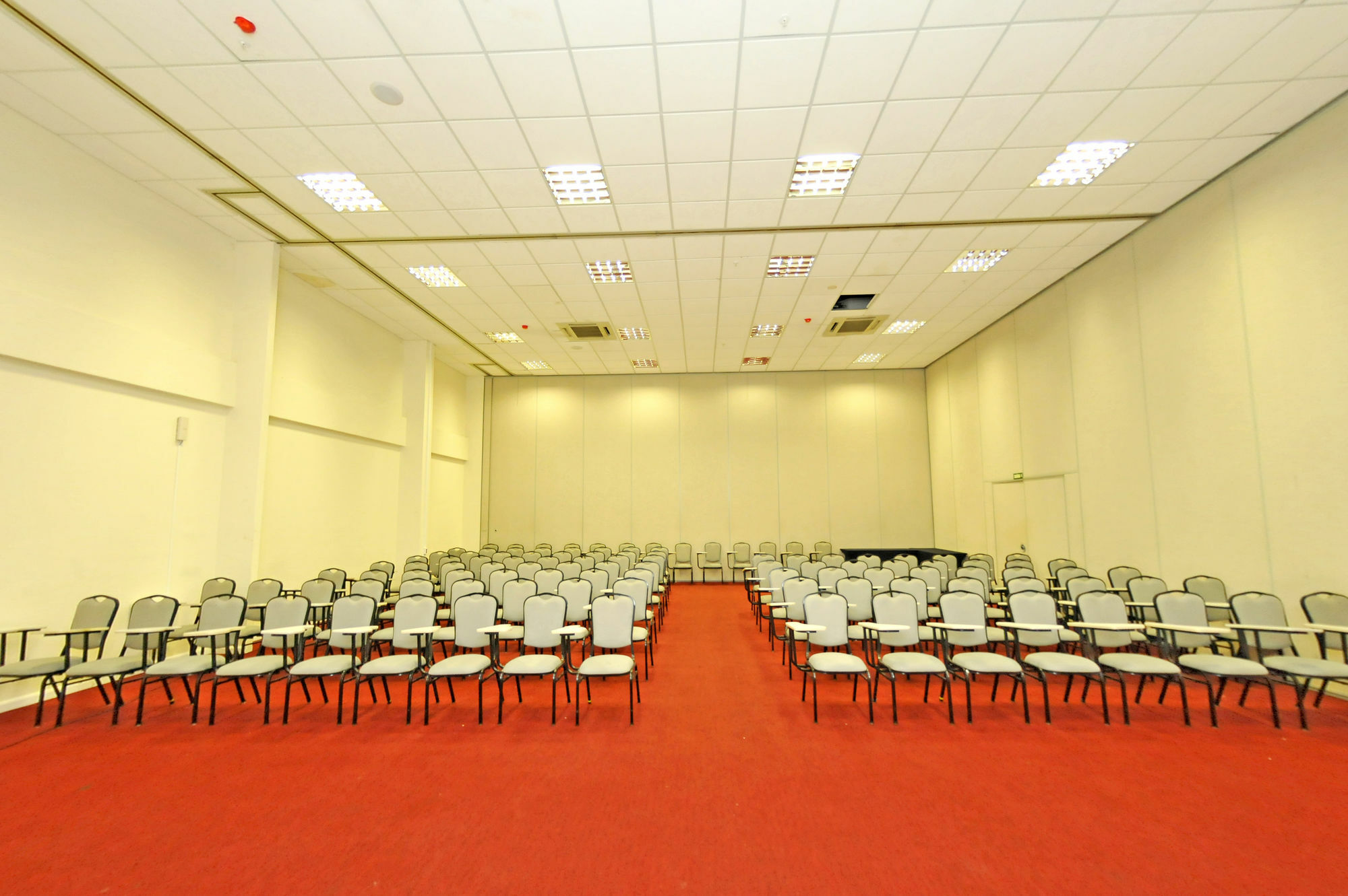 Hotel Inter Cuiaba Kültér fotó The main conference room